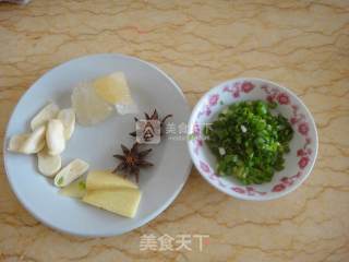 红烧竹笋走油肉的做法步骤：2