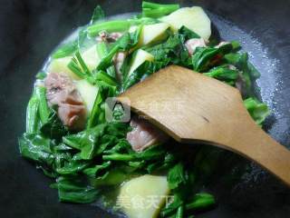 油菜蕻腊鸡腿煮土豆的做法步骤：10