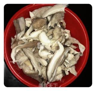 蘑菇进“蚝门”的做法步骤：1