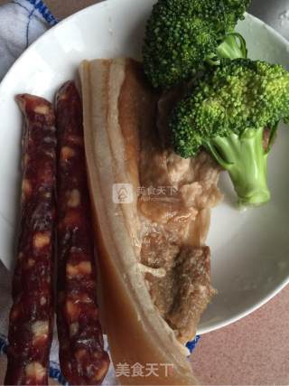 煮一锅饭香四溢的--腊味煲仔饭的做法步骤：2