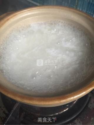 煮一锅饭香四溢的--腊味煲仔饭的做法步骤：3