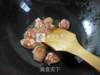 尖椒麻辣香肠炒油豆腐的做法步骤：4