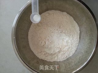 家常薄饼的做法步骤：1