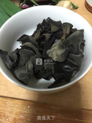 凉拌木耳的做法步骤：1