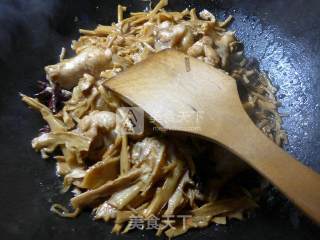 水笋烧鸡翅根的做法步骤：10