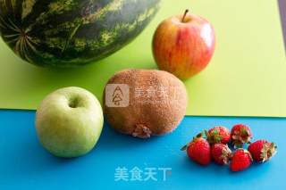 如何制作不用盘子的水果沙拉的做法步骤：1