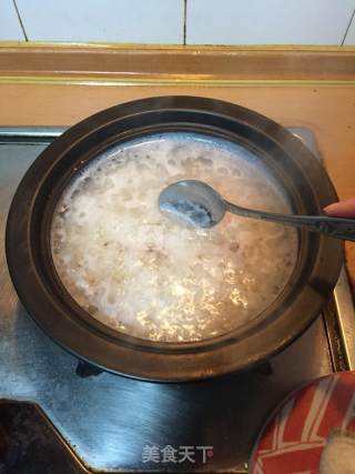 香肠培根煲仔饭的做法步骤：2