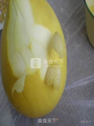 糖渍柚子皮的做法步骤：1
