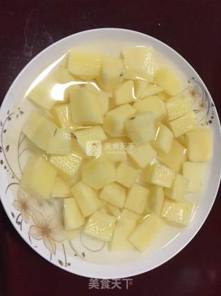 土豆炖排骨的做法步骤：1