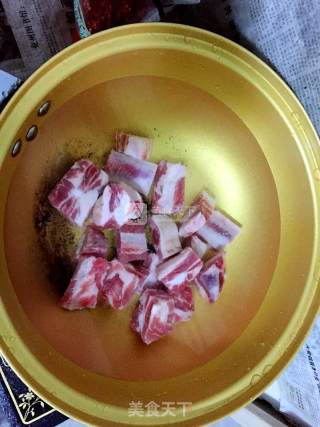 土豆炖排骨的做法步骤：2
