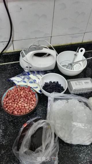 黑加仑牛轧糖的做法步骤：1