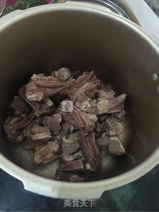麻辣红烧牛肋骨的做法步骤：4
