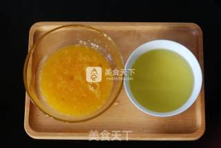 超级嫩滑的蒸鸡蛋羹（比豆腐脑都要嫩滑的 野生小黄蘑菇汤蒸蛋）的做法步骤：3