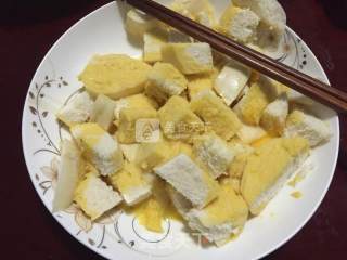 炒馒头的做法步骤：2
