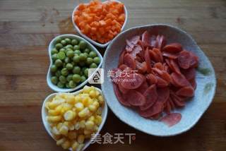 电饭煲香肠杂蔬煲仔饭的做法步骤：1