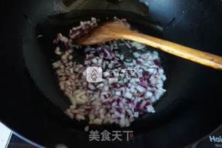 电饭煲香肠杂蔬煲仔饭的做法步骤：3