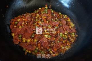 电饭煲香肠杂蔬煲仔饭的做法步骤：4