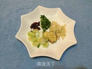 玉米莲藕排骨汤的做法步骤：4