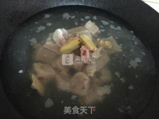 玉米莲藕排骨汤的做法步骤：5