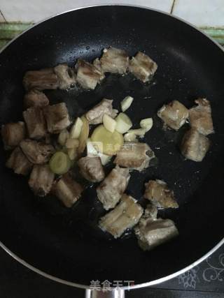 玉米莲藕排骨汤的做法步骤：8