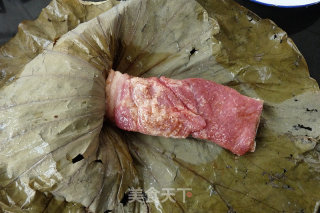 荷叶蒸五香肉的做法步骤：3