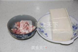 砂锅炖豆腐的做法步骤：1