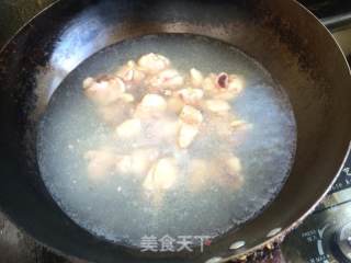 土豆烧鸡翅根的做法步骤：3