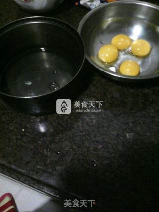 戚风蛋糕（电饭煲版）的做法步骤：1