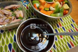 三汁焖锅的做法步骤：2
