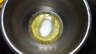 极致美味、妙不可言【海盐焦糖戚风蛋糕】的做法步骤：6