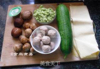 牛肉丸杂菜锅的做法步骤：1