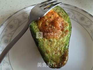 牛油果焗蛋的做法步骤：2