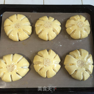 山药花形面包的做法步骤：7