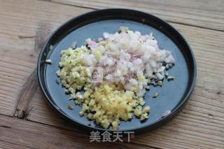 蜜汁微辣鸡肉串的做法步骤：1