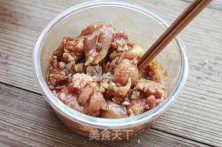 蜜汁微辣鸡肉串的做法步骤：3