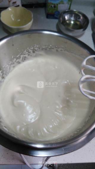 送给自己的生日礼物～【草莓圣诞老人裸蛋糕】的做法步骤：3