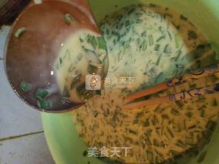 韭菜薄饼的做法步骤：4