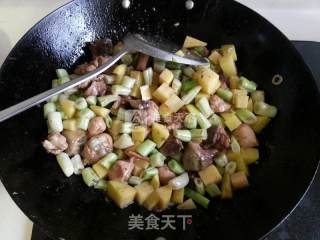 芸豆土豆炒鸡丁的做法步骤：10