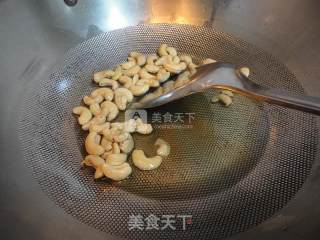 西芹百合炒腰果的做法步骤：6