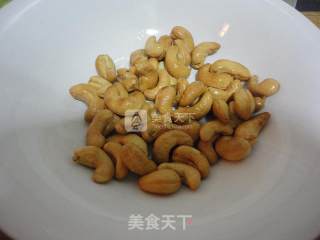 西芹百合炒腰果的做法步骤：7