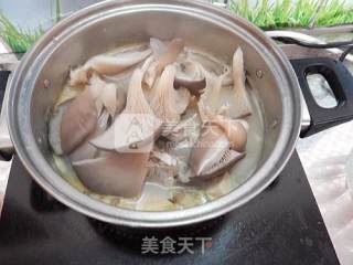 平菇豆腐鱼汤的做法步骤：6