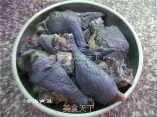 花旗参炖乌鸡的做法步骤：4