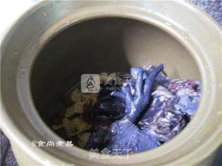 花旗参炖乌鸡的做法步骤：5