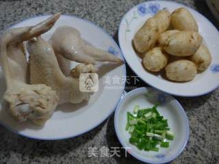 香芋煮鸡翅的做法步骤：1
