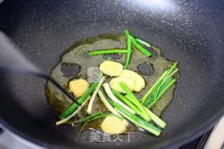 花生焖猪弯弯的做法步骤：4