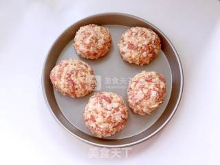 红烧狮子头的做法步骤：9