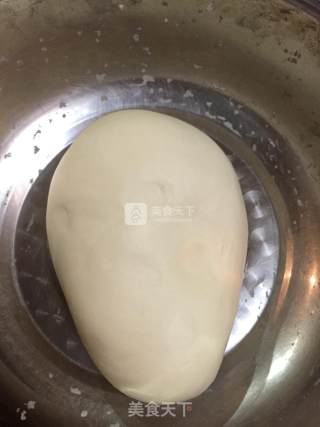 足料烤肠芝士披萨的做法步骤：5