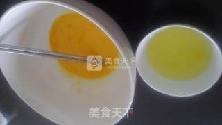 黄金炒饭
蛋炒饭可谓是多种多样，不同地域有着不同的特色黄金炒饭是北京特色蛋炒饭的一种，有着宫廷厨艺的背景的做法步骤：2