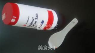 黄金炒饭
蛋炒饭可谓是多种多样，不同地域有着不同的特色黄金炒饭是北京特色蛋炒饭的一种，有着宫廷厨艺的背景的做法步骤：8