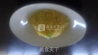 黄金炒饭
蛋炒饭可谓是多种多样，不同地域有着不同的特色黄金炒饭是北京特色蛋炒饭的一种，有着宫廷厨艺的背景的做法步骤：10